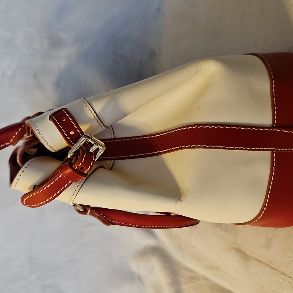 Alto Dooney & Bourke Satchel - Picture 5 of 14